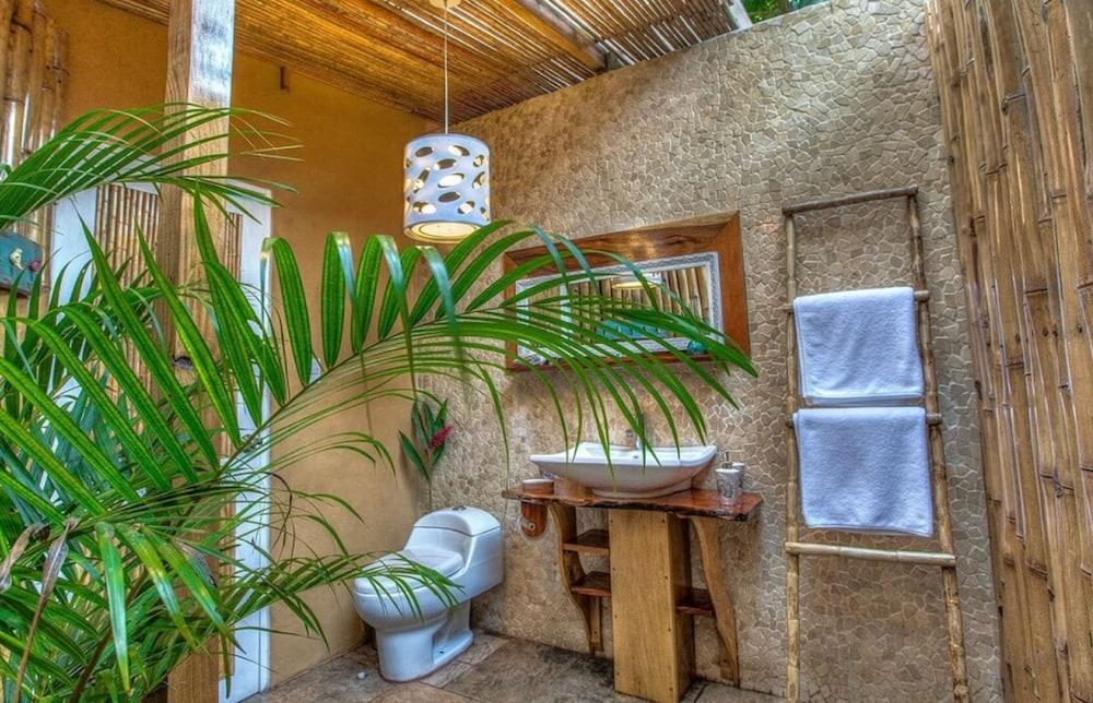 Ocho Artisan Bungalows (Adults Only) Tamarindo Ngoại thất bức ảnh
