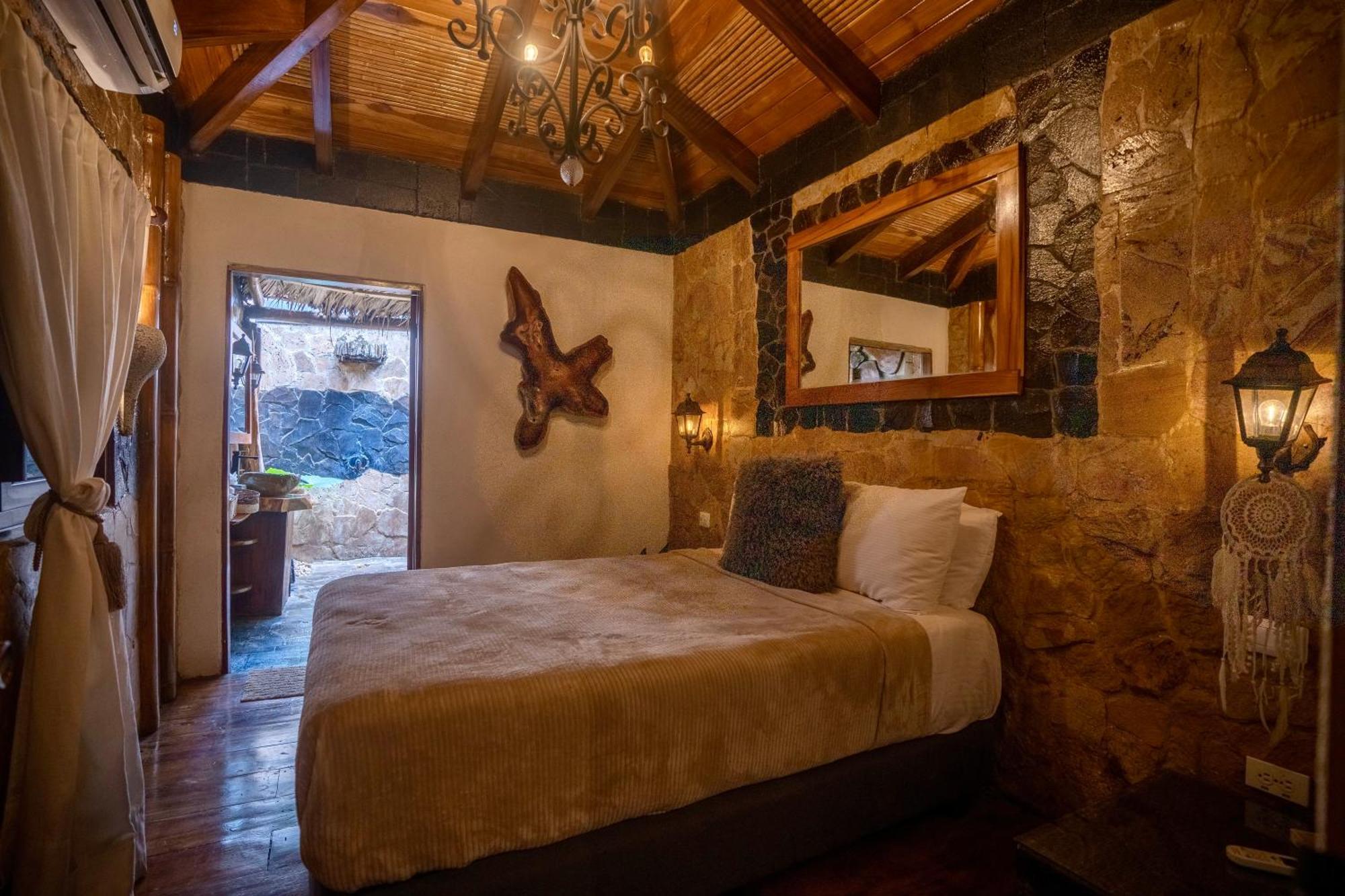 Ocho Artisan Bungalows (Adults Only) Tamarindo Ngoại thất bức ảnh